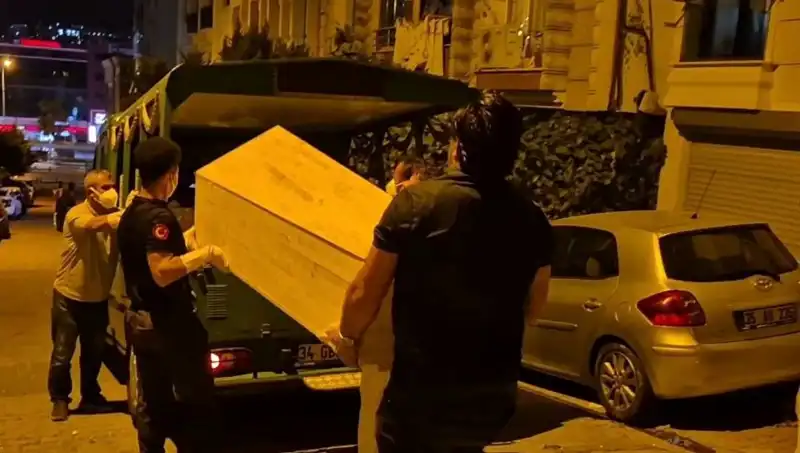 Esenyurt'ta Gizemli Ölüm: Kadın Cesedi Bulundu, Olay Yeri İnceleme Başladı
