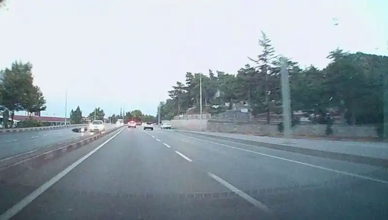 Otomobil ve Motosiklet Çarpıştı: Kaza Sonrası Yaralı ve Soruşturma Başlatıldı