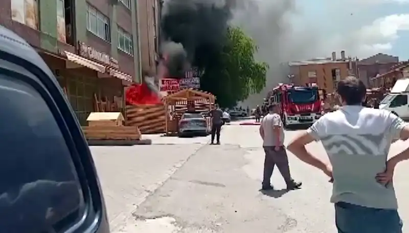 Ankara'da Büyüyen Korku: İş Yerleri Yangınla Küller İçinde Kaldı