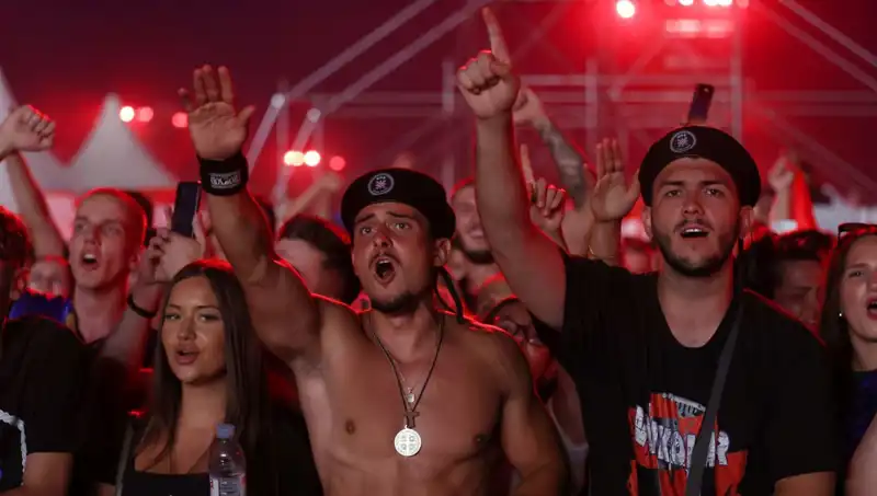 Thompson Konserinde Yaşanan Nazi Selamı Skandalı: Tartışmalar Büyüyor!