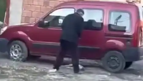 Sokak Ortasında Köpeğe Yapılan Şiddet Olayı Kamuoyunu Şaşırttı
