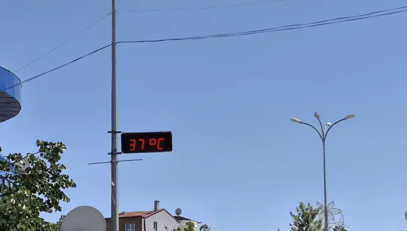 Termometreler Rekor Sıcaklıkları Gösterdi: Tüm İlçeyi Etkileyen Kavurucu Hava