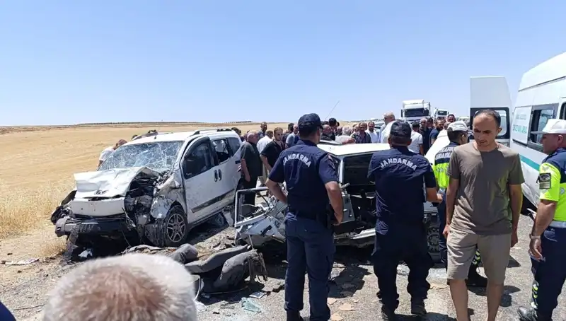 Hafif Ticari Araç ve Otomobil Çarpışması: 4 Can Kaybı, 1 Yaralı