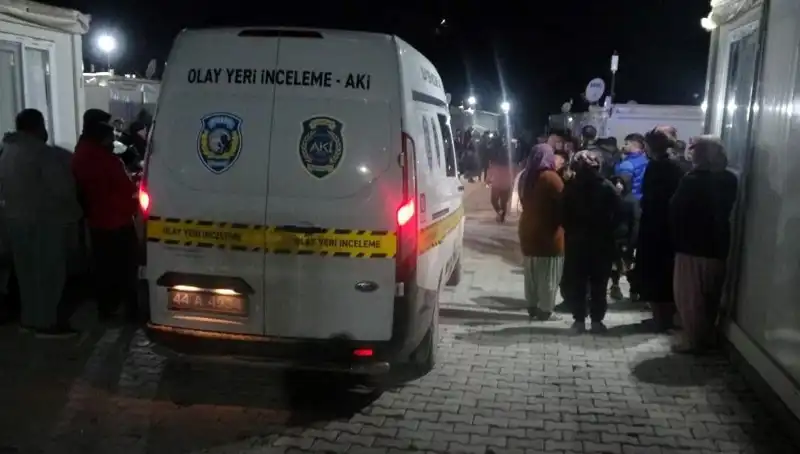 Husumet İki Aileyi İkileme Soktu, Sokaklarda Kan Aktı