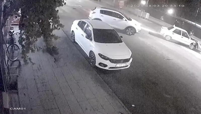 Yaya Geçidinde Dram: Yayaları Geçerken Çarptılar