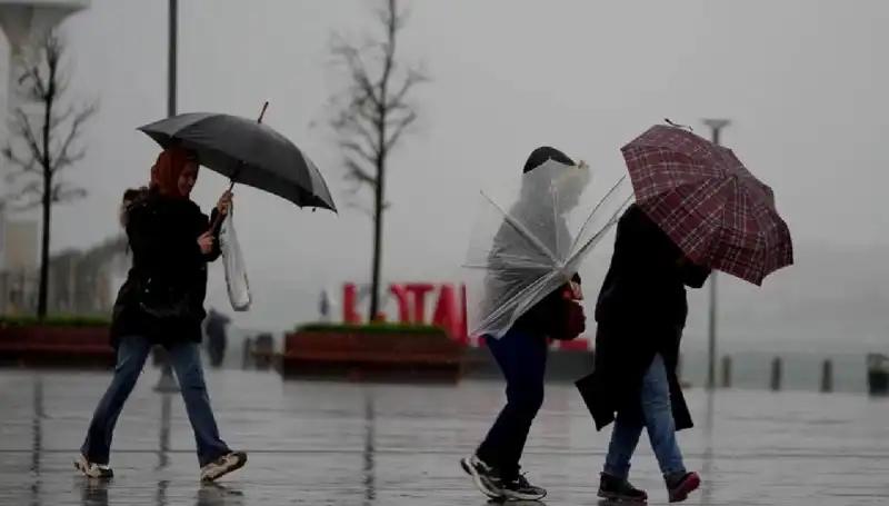 İki Bölgede Kuvvetli Sağanak Yağış Bekleniyor: Önleminizi Alın!