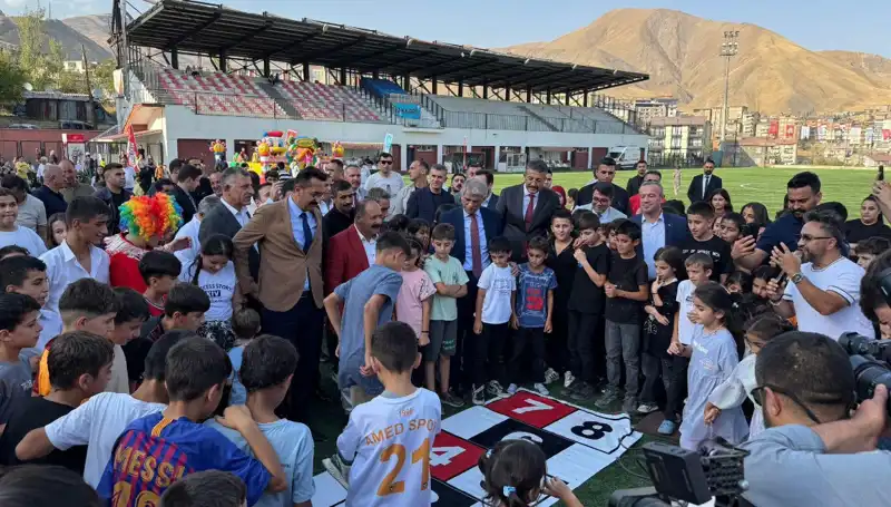 Hakkari'de Geleneksel Anadolu Şenliği Kapsamında Unutulmaz Anlar Yaşandı