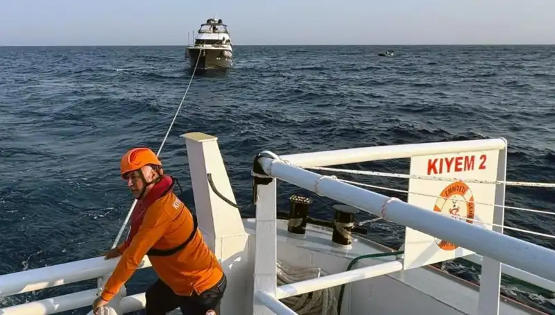 Marmaris Açıklarında Sürüklenen Tekne Kurtarıldı: Kurtarma Operasyonu Nasıl Gerçekleşti?