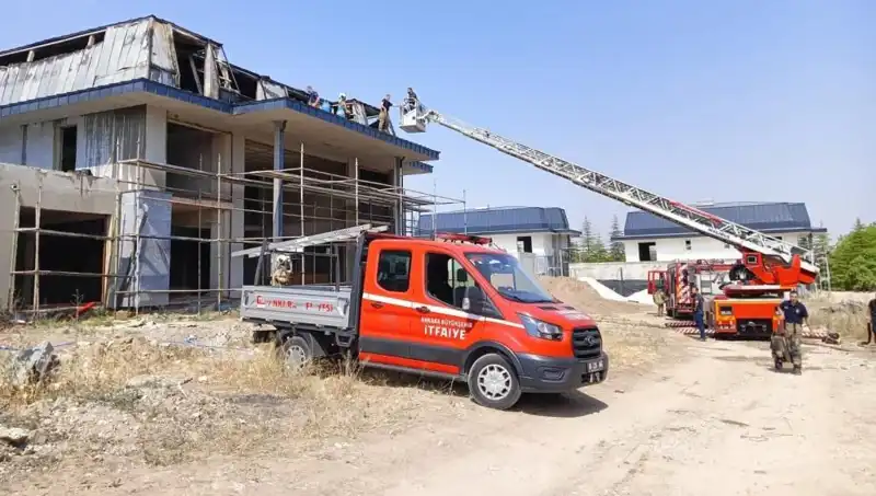Ankara Gölbaşı'nda Villaların Bulunduğu Alanda Korkutan Yangın!
