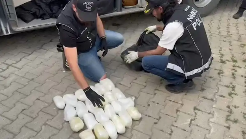 Yolcunun Valizinden Çıkan 13 Kilo Metamfetamin, Sınır Güvenliğini Tehdit Ediyor