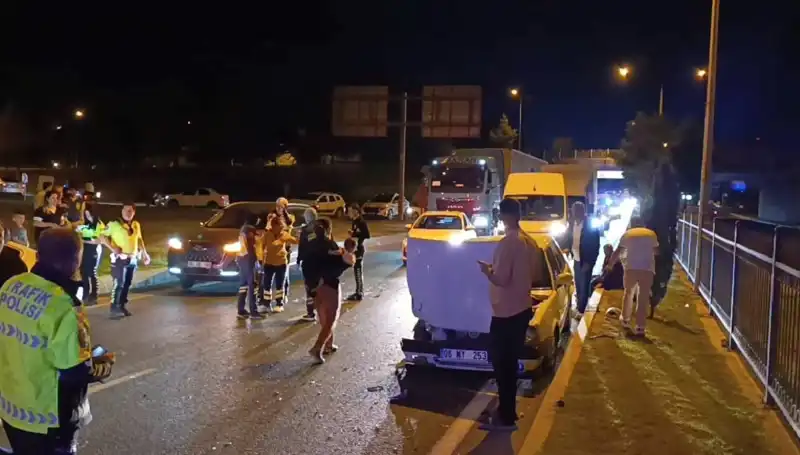 Otoyolda Kaza: İki Çocukla Dört Kişi Yaralandı, Güvenlik Uyarıları Yeniden Gündemde!