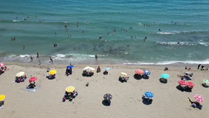 Tekirdağ'da Sıcak Hava Beklentisiyle Plajlar Dolu, Yer Yok!