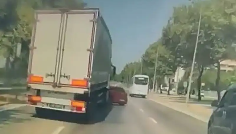 Bursa'da Dikkatsizlik Sonucu Feci Bir Kör Nokta Kazası Meydana Geldi!