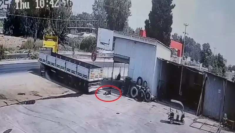 16 Yaşındaki Çocuk İşçinin Korkunç Ölümü: TIR'nın Altında Kaldı